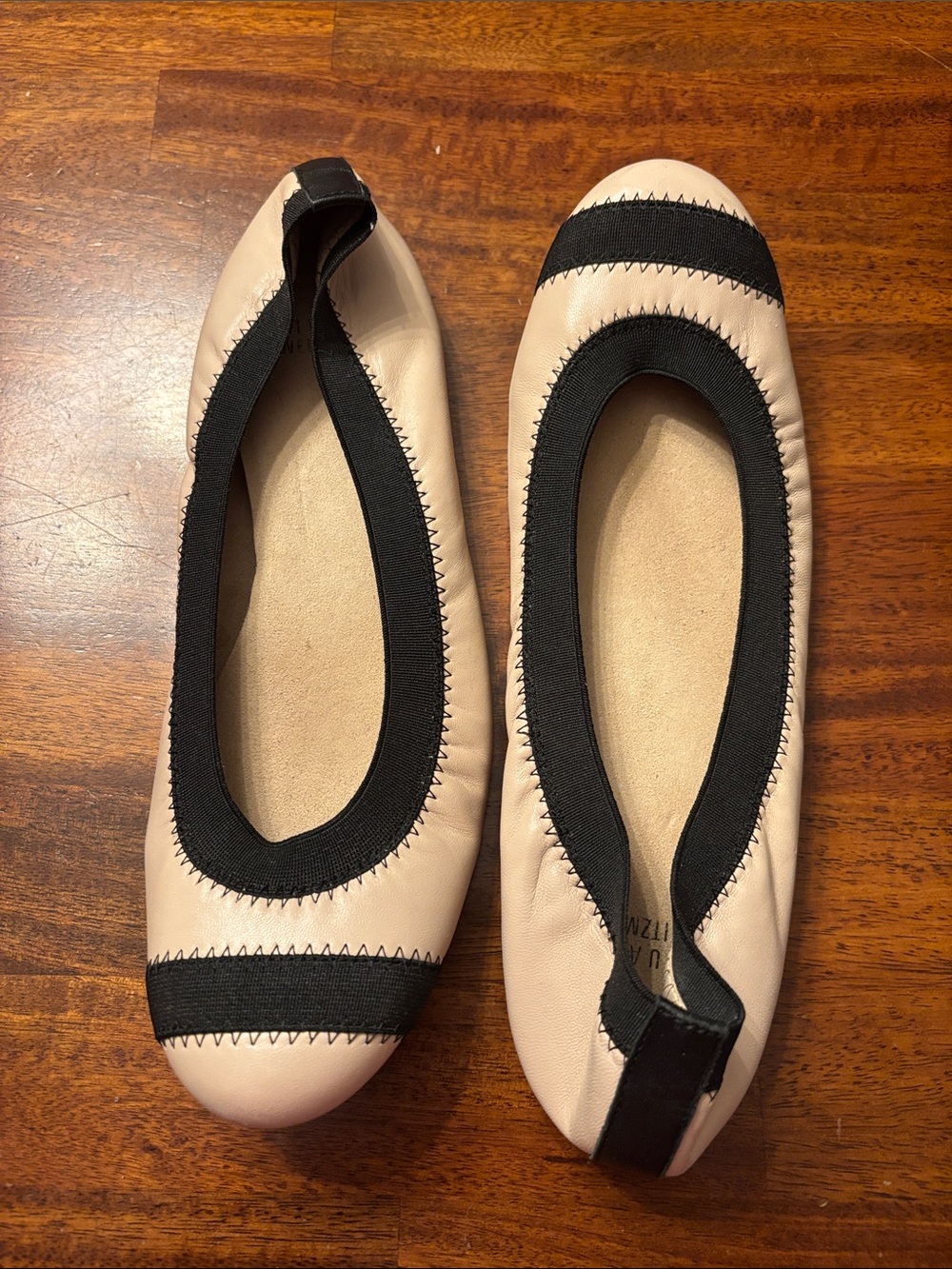 Stuart Weitzman Cream & Black Cap Toe Ballet Flats – Size 7.5 EUC